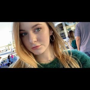 Meet your Posher, Elyzabeth